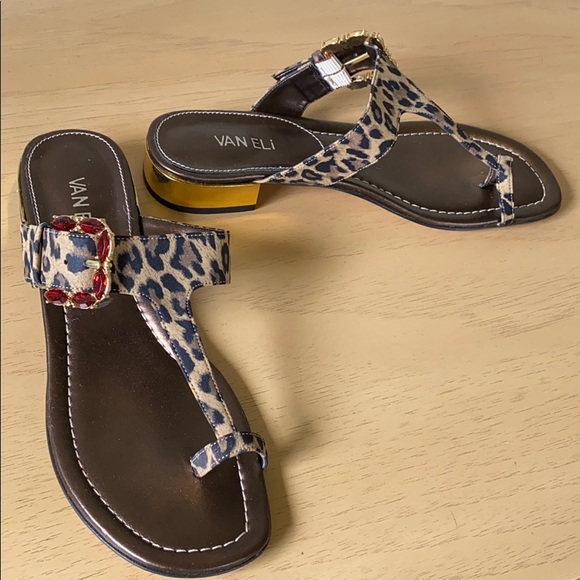 Vaneli size 9 Leopard Print Toe Ring Sandal - Picture 2 of 6